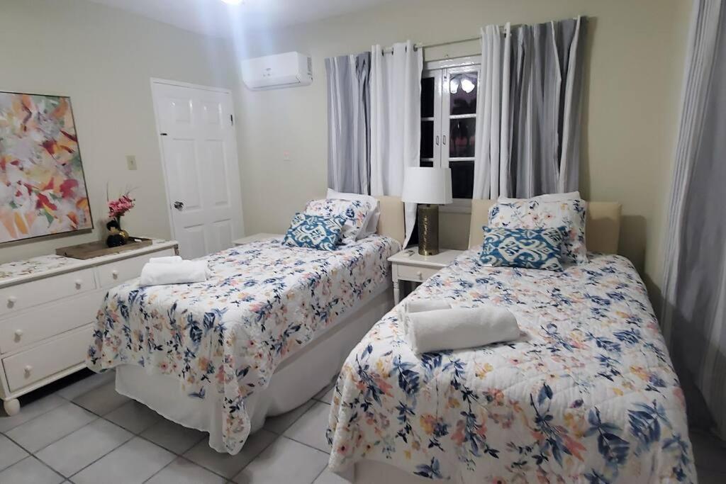 דירות מונטגו ביי Chalet Cassie מראה חיצוני תמונה